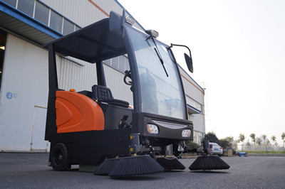 適合工廠車(chē)間的電動(dòng)清掃車(chē)需具備這些.jpg